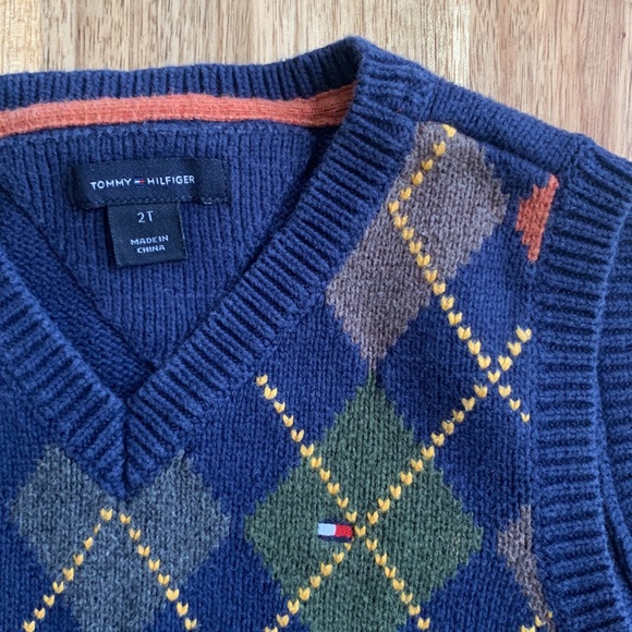 2T Preppy Bundle! Tommy Hilfiger knit vest pullover + US POLO ASSN shorts - Picture 5 of 11